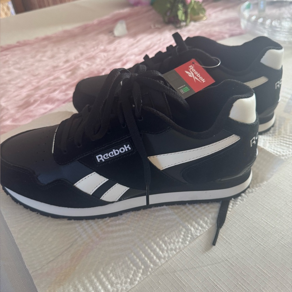 Reebok Black and White Retro Runner Sneakers Men’s size 10